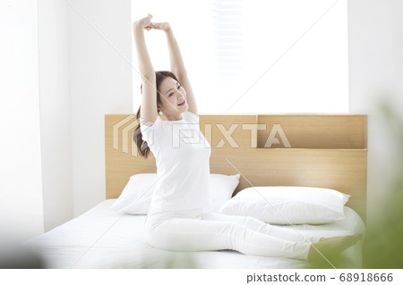 Young woman, lifestyle Young woman, lifestyle 68918666