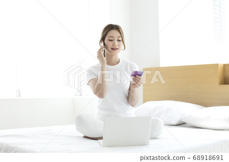 年輕女子,生活方式,互聯網購物 年輕女子,生活方式,互聯網購物 68918691