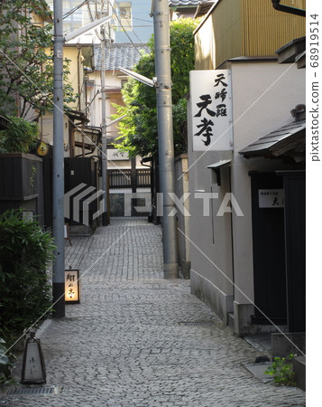 Kagurazaka hide and seek side street 68919514