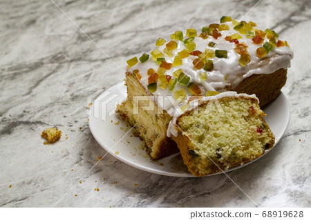 English cake with candied fruits and raisins. English cake with candied fruits and raisins. 68919628