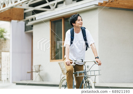 一個人騎自行車出去 68921193