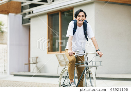 一個人騎自行車出去 一個人騎自行車出去 68921196