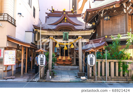 Japan's Tokyo cityscape: Koami Shrine, which is rapidly gaining popularity as a fortune-teller and Zenrai Benten = Nihombashi Koami-cho, Chuo-ku 68921424