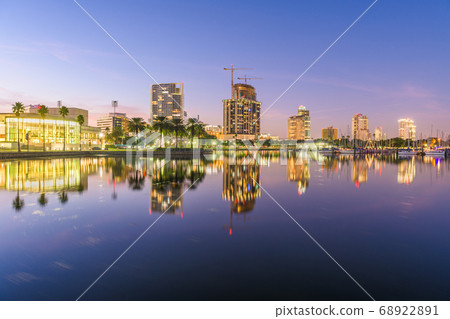 St. Petersburg, Florida, USA 68922891