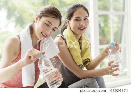 Female sports conversation Female sports conversation 68924574