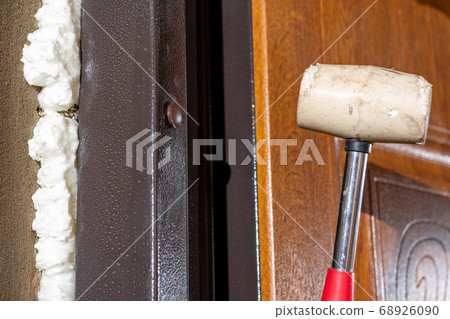 The carpenter, after foaming and insulating the The carpenter, after foaming and insulating the 68926090