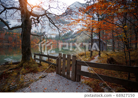 beautiful mountain lake 68927150