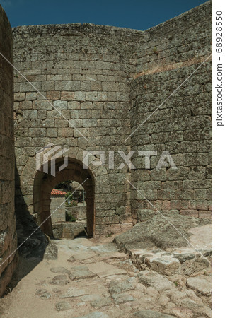 Open gate o stone wall in front the castle Open gate o stone wall in front the castle 68928550