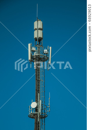 Telecommunication tower with antennas 68929013