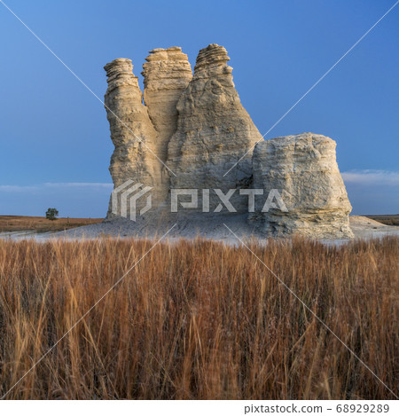 Castle Rock in Kansas prairie 68929289