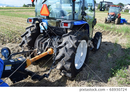 Agricultural machinery tractor 68930724