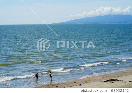 Beach and scenery of boys 68932342