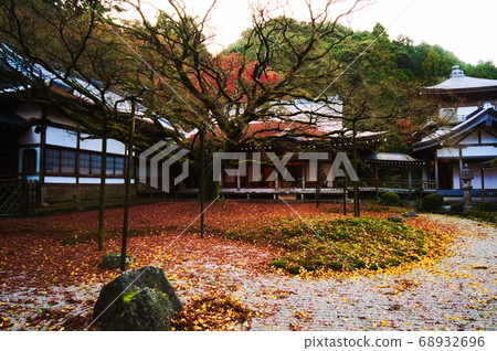 Itoshima City (Maehara City) Senjoji Daishoin 68932696