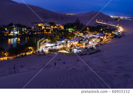 Wakatina, desert, night view 68933152
