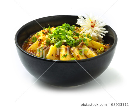 Chinese Jelly Pea Noodles (Liangfen) with Sauce Chinese Jelly Pea Noodles (Liangfen) with Sauce 68933511