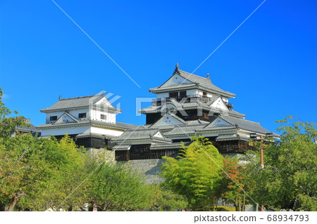 [愛媛縣]晴空下的松山城（大城堡塔和小城堡塔） 68934793