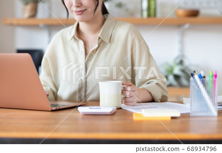 Young woman teleworking 68934796