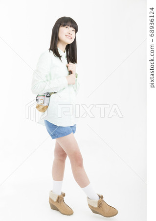 A girl with a smile 68936124