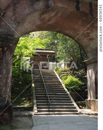 京都的新鮮綠色南禪寺和水道閣 68936541