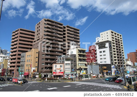 Near Iriya Station on the Hibiya Line 68936652