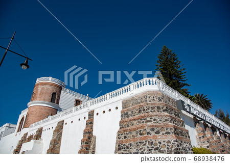 墨西哥博物館，在喬盧拉教堂旁邊，建在一座因西班牙入侵而毀壞的金字塔上 68938476