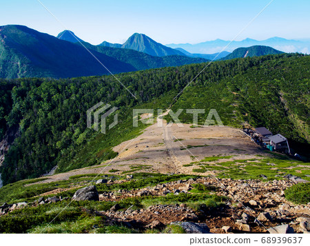 從山看到的山間小屋 68939637