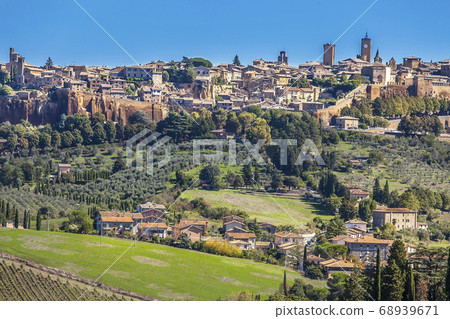 View of the city of Orvieto in the province of 68939671