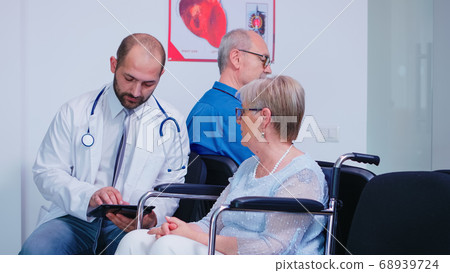 Doctor discussing diagnosis and recovery treatment 68939724