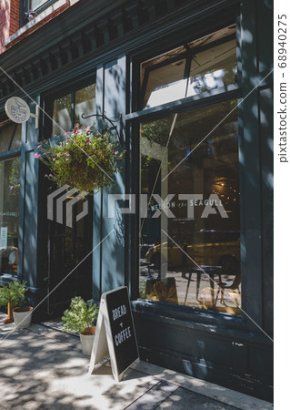 Cafe entrance Cafe entrance 68940275