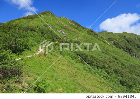 Image of mountain trails in Natsuyama: Kagamihira-Yumiori Image of mountain trails in Natsuyama: Kagamihira-Yumiori 68941843