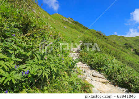 Image of mountain trails in Natsuyama: Kagamihira-Yumiori Image of mountain trails in Natsuyama: Kagamihira-Yumiori 68941846