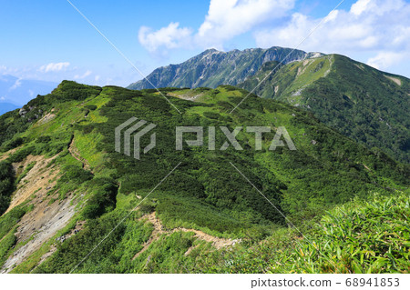 Image of Natsuyama mountain trail, Sugoroku hut-Yumioridake Image of Natsuyama mountain trail, Sugoroku hut-Yumioridake 68941853