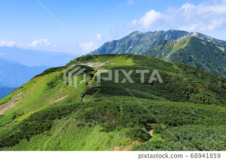 Image of Natsuyama mountain trail, Sugoroku hut-Yumioridake Image of Natsuyama mountain trail, Sugoroku hut-Yumioridake 68941859