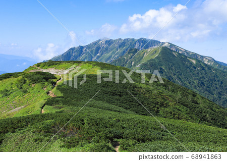 Image of Natsuyama mountain trail, Sugoroku hut-Yumioridake Image of Natsuyama mountain trail, Sugoroku hut-Yumioridake 68941863