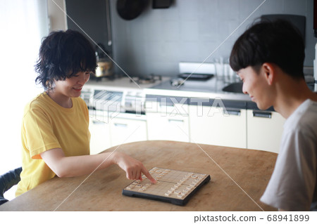 A couple pointing at shogi 68941899