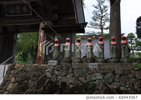 Shoganji Temple Sanmon and Jizo-san Kinashi Nagano 68943067