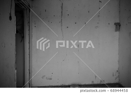 Interior of the old abandoned apartment 68944458