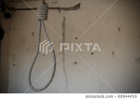 Deadly loop hanging from the ceiling Deadly loop hanging from the ceiling 68944459