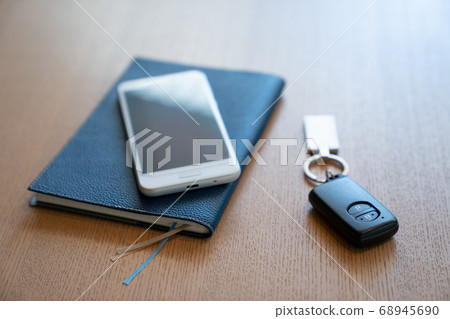 Car key, smartphone and schedule book 68945690