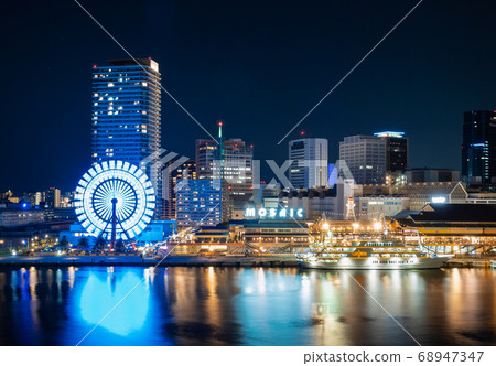 Kobe Harborland night view 68947347