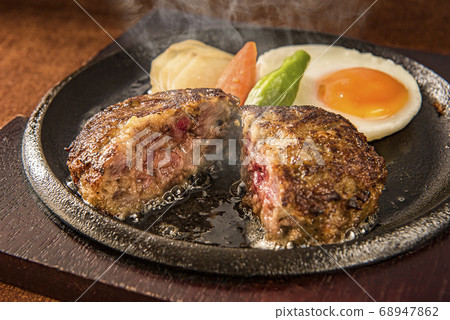 Kuroge Wagyu Hamburger Kuroge Wagyu Hamburger 68947862