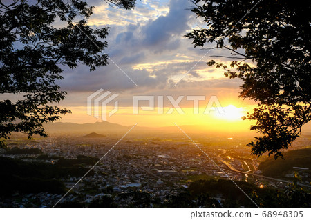 Evening view of the Nara Basin (Sakurai City, Nara Prefecture) 68948305
