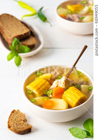 Soup with chicken, rice and young corn 68949055
