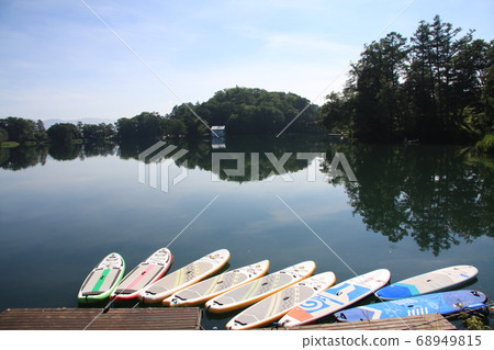The shore of Lake Matsubara (Lake Ina) in summer The shore of Lake Matsubara (Lake Ina) in summer 68949815