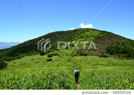 九重山星石登山徒步路線，同時欣賞九重山脈和阿蘇戈達克的美景 68950526