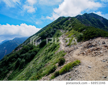 通往Karamatsudake的山路 68951046