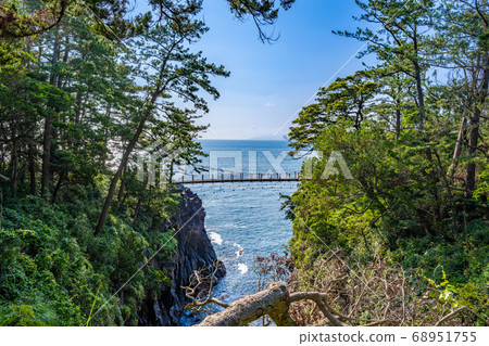 Kadowaki suspension bridge on the Jogasaki coast, Ito city, Shizuoka prefecture 68951755
