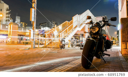 東京和摩托車的摩托車夜景 照片素材 圖片 圖庫