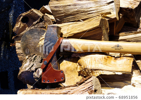 Wood splitting log wood splitting wood stove ax Wood splitting log wood splitting wood stove ax 68951856