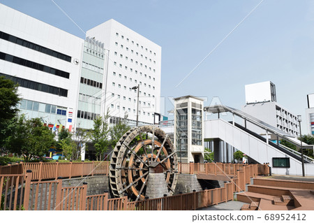 長野縣上田車站城出口的城市景觀 68952412